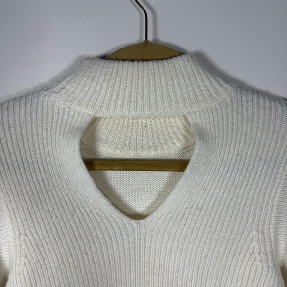 Moth Marina White Bell Sleeve Wool Blend Sweater Size Small - Picture 9 of 10